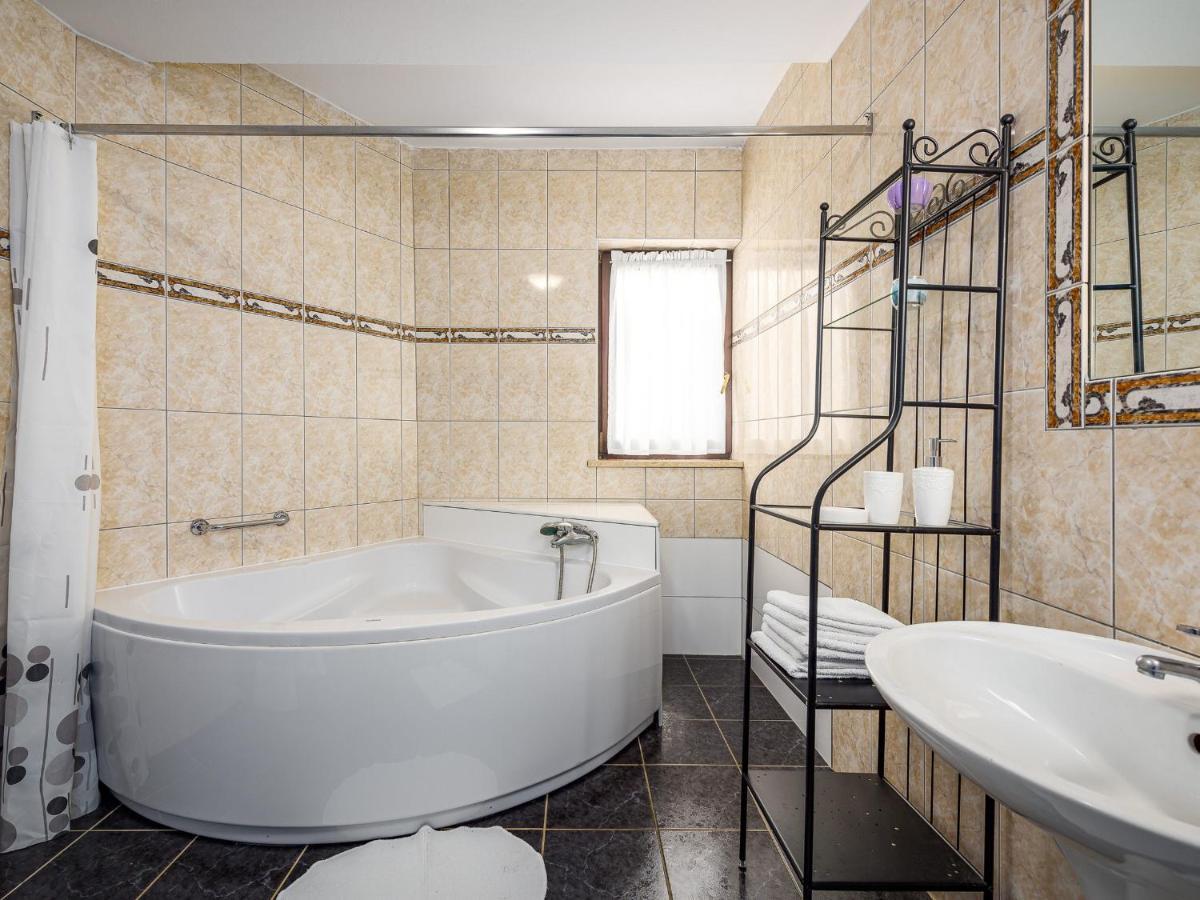 Villa Martimar With Pool And Hot Tub In Istria Rosini Exterior foto